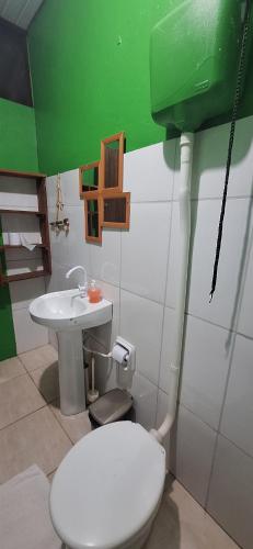 a bathroom with a toilet and a sink at Espaço Sairé - 8 minutos da Praia in Alter do Chao
