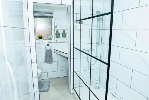 Ванная комната в Large 1 Bed Apartment In Southsea Portsmouth - Sleeps 4 & Free Parking