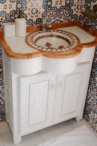 a bathroom counter with a sink in a room at Riad Searenity in Tamraght Ouzdar