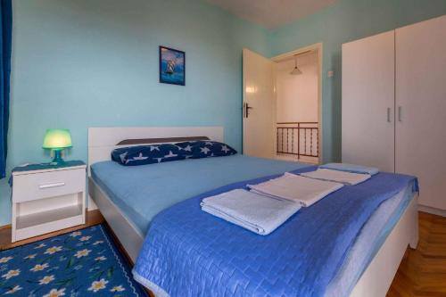 Posteľ alebo postele v izbe v ubytovaní Apartment in Crikvenica 5611