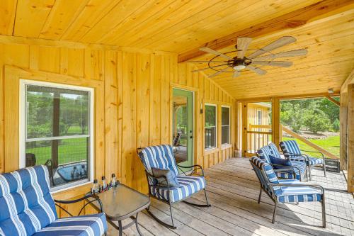 Gambar di galeri bagi Serene Cabin with Pond and Creek on South Saluda River di Cleveland