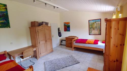 a room with a bedroom with a bed and a cabinet at Ruhiges Ferienhaus in sonniger Lage in Lissendorf