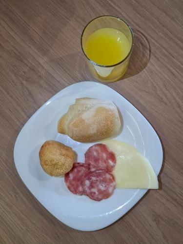Makanan di atau berdekatan hotel