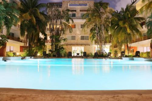 an empty swimming pool in front of a building at Oasis del Sol in Playa del Carmen