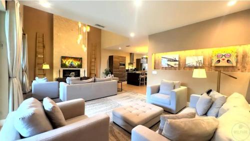 Elegant Home w 3 En Suites & Breathtaking View photo 10