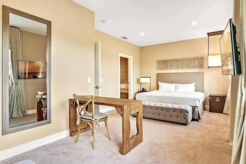 Elegant Home w 3 En Suites & Breathtaking View photo 16