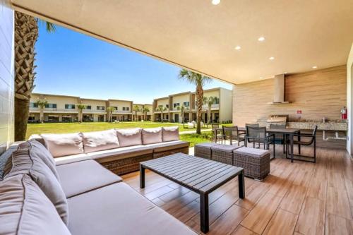 Elegant Home w 3 En Suites & Breathtaking View photo 11