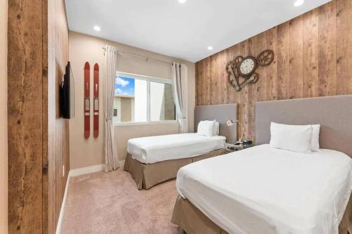 Elegant Home w 3 En Suites & Breathtaking View photo 21
