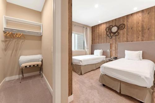 Elegant Home w 3 En Suites & Breathtaking View photo 20