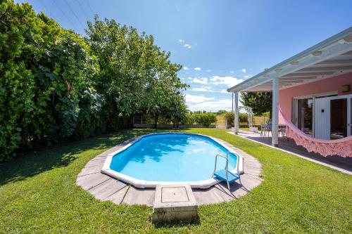 a swimming pool in a yard next to a house at Villetta Tinmar Barbie House Verona in Verona