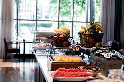 a buffet line with fruit and baskets of bananas at Los Silos Hotel in Santa Fe