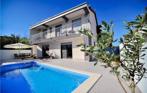 Lovely Home In Privlaka