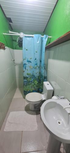 a bathroom with a toilet and a sink at Espaço Sairé - 8 minutos da Praia in Alter do Chao