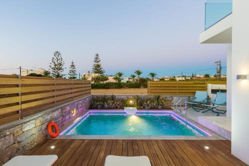 Fotografie z fotogalerie ubytování Sensational Rethymno Villa Villa Akaza 2 Bedrooms Beach Front Private Outdoor Swimming Pool And Hot Tub Pigianos Kampos v destinaci Pigianos Kampos