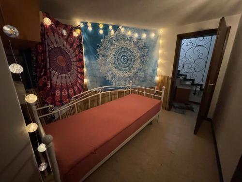 Ένα ή περισσότερα κρεβάτια σε δωμάτιο στο Zen serenity sauna & spa retreat - happy go lucky