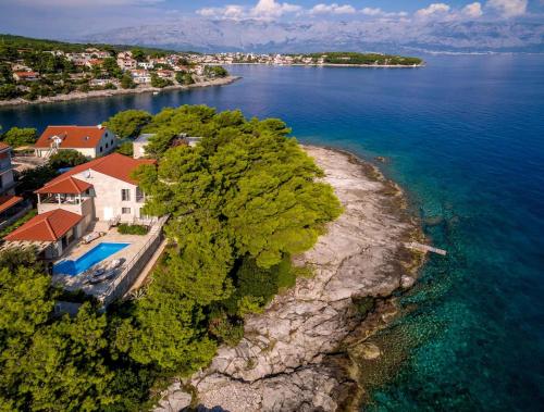 Villa Sumartin Selca, Stunning, Luxurious Frontline 7 Bedrooms, Amazing Sv