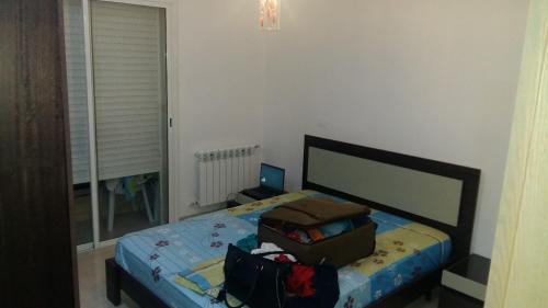เตียงในห้องที่ Hammamet