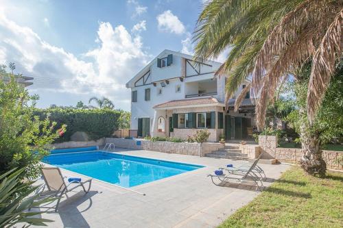 Villa Matronas Titan - Stunning 5 Bedroom Protaras Villa With Private Pool