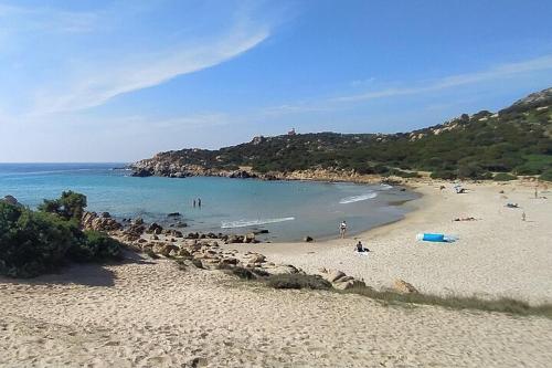 a beach with a group of people and the ocean at Villa Sonia in Maddalenedda