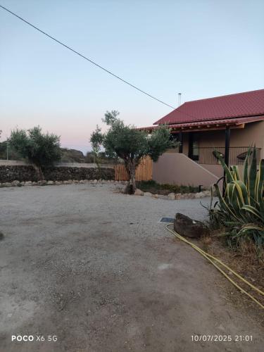 an empty parking lot in front of a building at Tapada das Carvalhas in Castelo Branco