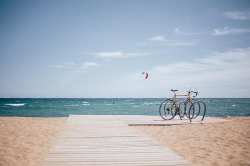 a bike parked on a boardwalk on the beach at Villa Sonia in Maddalenedda