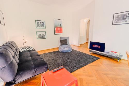 a living room with a couch and a television at SOON APT Nr 3 in Simmern