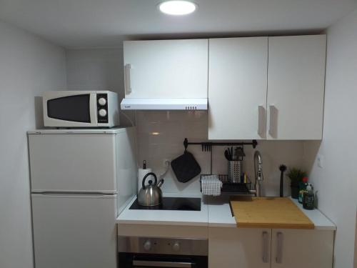 Kuchyň nebo kuchyňský kout v ubytování Lisbon Beach Flat- Costa Caparica