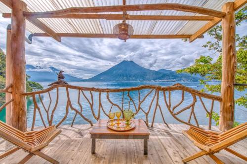 Casa Paloma - Lakefront - Waterfalls - Gardens