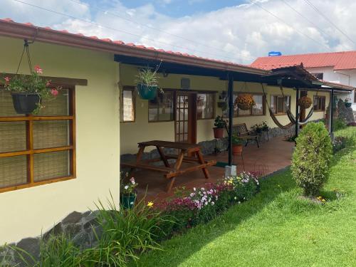 Φωτογραφία από το άλμπουμ του Hacienda la moya, Cotopaxi σε Hacienda Río Blanco