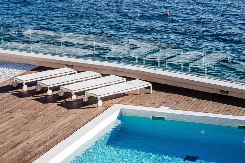 Πισίνα στο ή κοντά στο Magical Zadar Villa 6 Bedrooms Villa Ocean Fantasy Astounding Sea Views