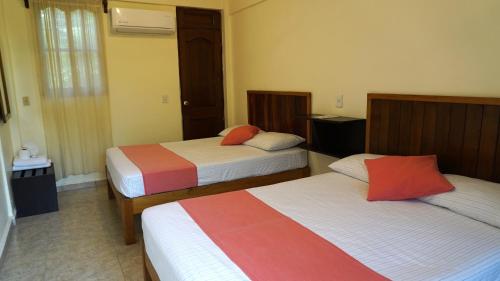 Una cama o camas en una habitación de Bacanda Hotel