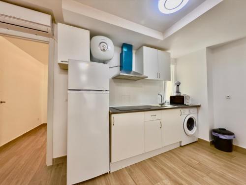 BAJ - Renovated Apartments on Bajondillo Seafront - Quiet Pedestrian Street, AC