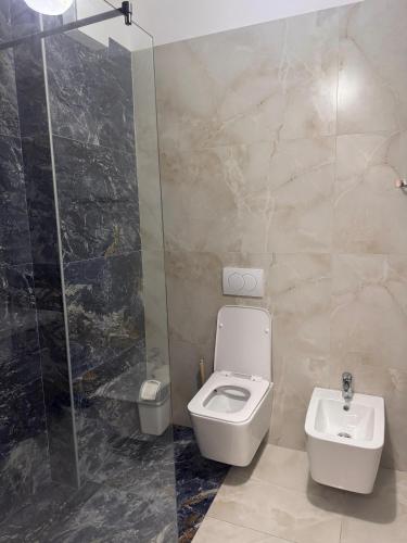 Bilik mandi di Blue Wave Durres Apartment
