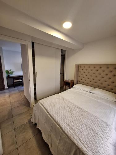 a bedroom with a large bed in a room at En plena ciudad de Guatemala in Guatemala