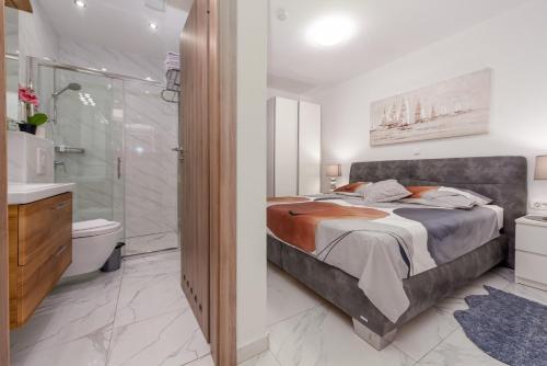 Vannituba majutusasutuses Luxury villa with a swimming pool Turanj, Biograd - 18216