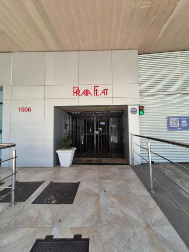 a building with the entrance to a train terminal at Quarto e Sala com Estilo e Conforto in Vitória