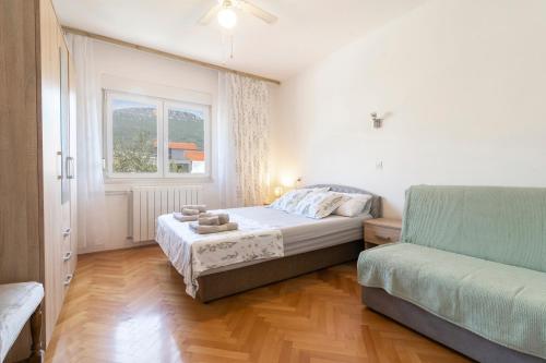 Apartments with parking space Kastel Stari, Kastela - 24752
