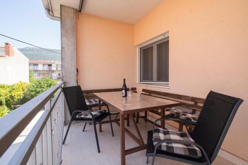 Apartments with parking space Kastel Stari, Kastela - 24752