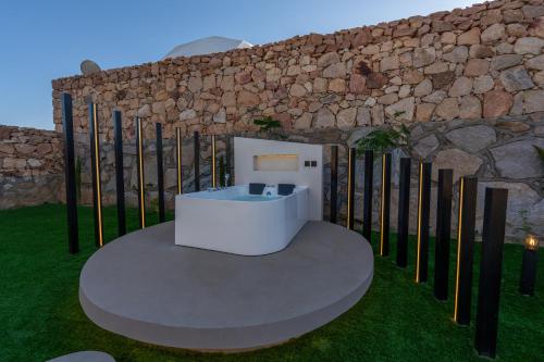 a white tub in a yard next to a stone wall at في كامب الهدا v camp in Taif