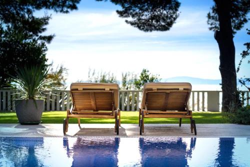 Exclusive Seafront Villa 5 Bedrooms Villa Mestro Outdoor Pool