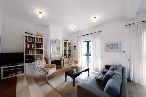 Villa Cajados Grande Setúbal Charming Sleeps 12 Private Pool Spacious Garden
