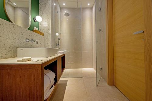 Vannituba majutusasutuses Incredibly Indulgent Hvar West Villa 5 Bedrooms Villa West Eternal