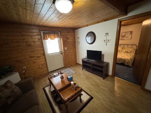 an overhead view of a living room with a couch and a television at CAPE CODE BEAUTY IN THE APPALACHIANS in Piney Creek