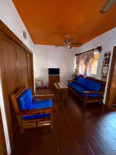 Una televisión o centro de entretenimiento en Posadita Lui de Tepoztlán