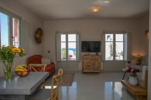 Superior Santorini Villa 2 Bedroom Villa Private Jetted Pool & Amazing Sea