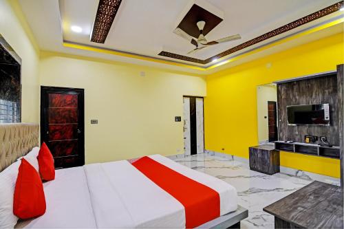 a bedroom with a king sized bed and a tv at Hotel O SRI SAI PALACE in Bārang
