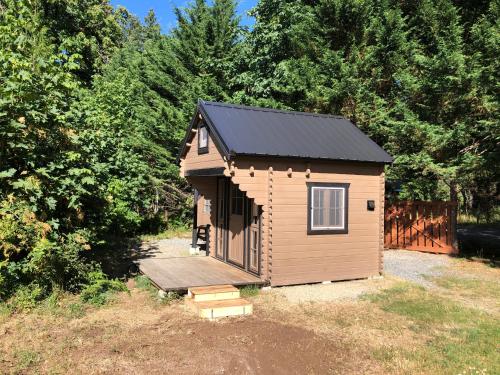 Gallery image of The Cedar Cabin Bunkie - Cowichan Valley Bunkie Glamping in Duncan