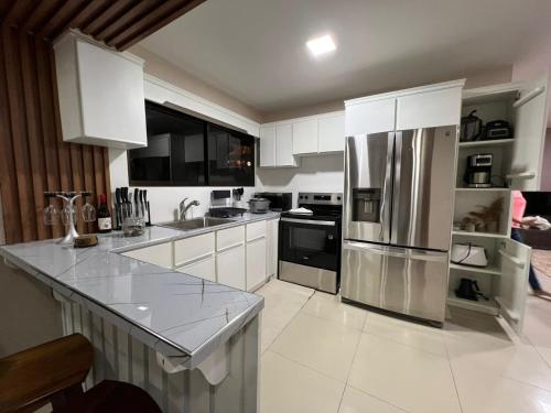 Arenal Living Apartmentにあるキッチンまたは簡易キッチン