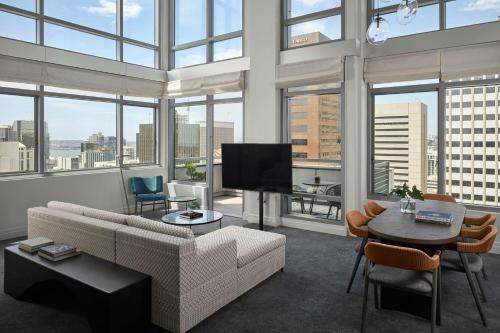 TV/Unterhaltungsangebot in der Unterkunft Alma San Diego Downtown, a Tribute Portfolio Hotel