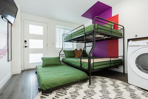 a laundry room with a bunk bed and a washing machine at St Louis Premier Modern Vegas Escape Arts District & Patio in Las Vegas